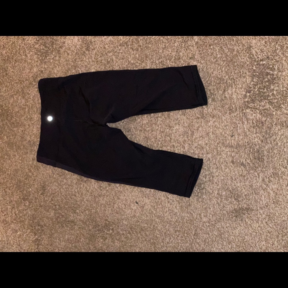 Lulu lemon black capris